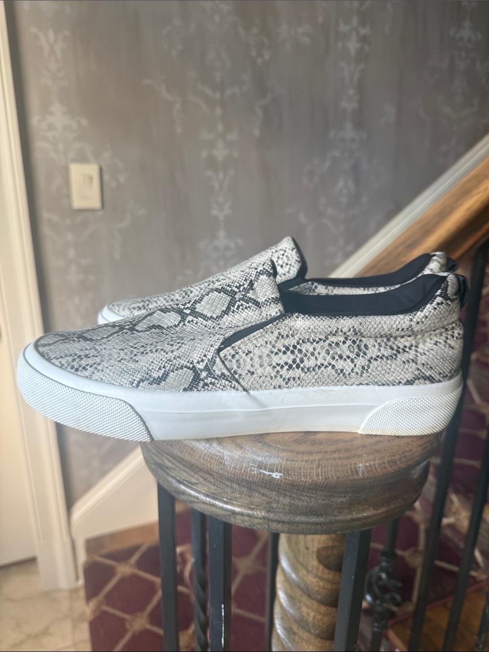 JENN ARDOR ladies, size 10, snake skin pattern slip on sneaker very good con